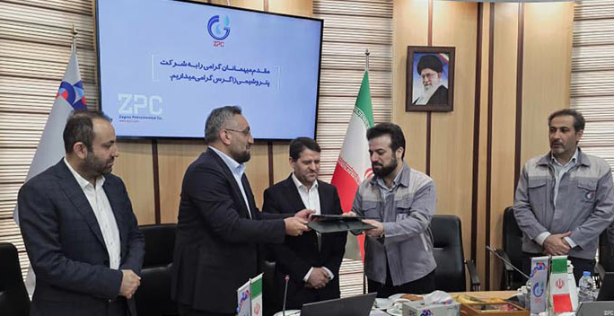 به گزارش نفت جنوب، این تفاهم نامه با هدف حرکت در مسیر توسعه پایدار، رفع ناترازی‌های انرژی، تحقق اهداف توسعه‌ای صنعت پتروشیمی و تقویت زنجیره تولید محصولات پتروشیمی با حمایت دکتر شریعتمداری، مدیرعامل هلدینگ خلیج فارس و با حضور دکتر عباس‌زاده، معاون وزیر نفت و مدیرعامل شرکت ملی صنایع پتروشیمی و مدیران عامل این دو شرکت بزرگ منعقد شد.