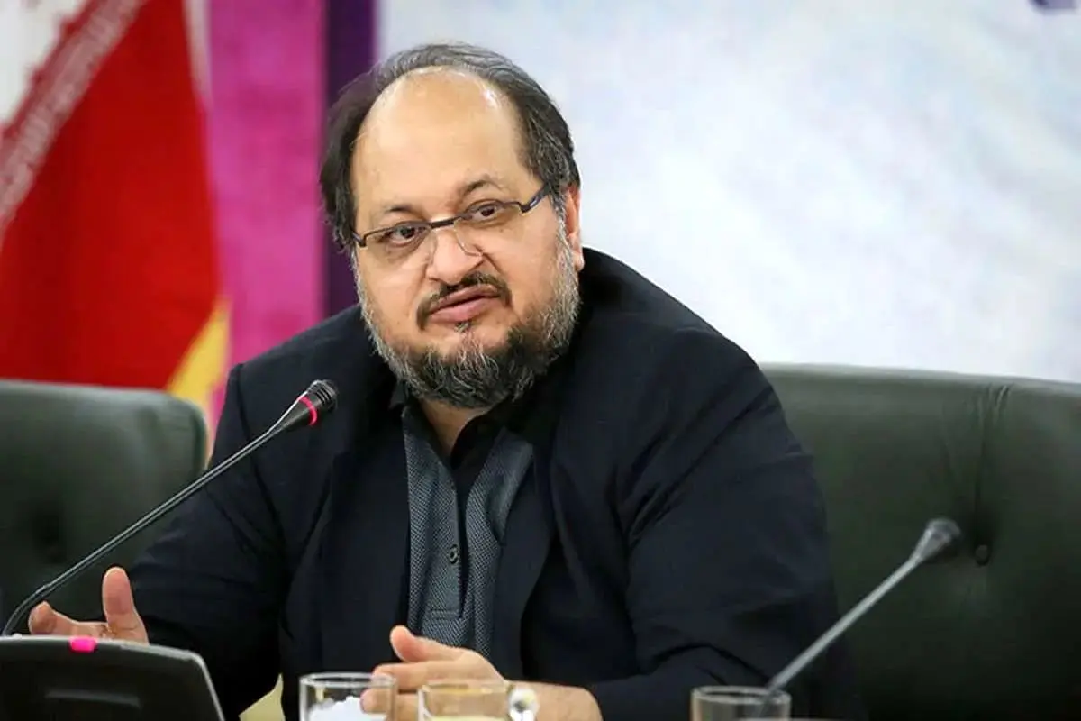 به گزارش نفت جنوب به نقل از تسنیم، محمد شریعتمداری، مدیرعامل شرکت صنایع پتروشیمی خلیج فارس در آیین پایانی همایش پتروفن 1404 اظهار داشت: همایش پتروفن دیگر رویکردی درون‌سازمانی ندارد و امیدوارم بتوانیم رویدادی با انعکاس دقیق نیازهای کشور داشته باشیم و شرکت‌های دانش‌بنیان و مدیران دیگر شرکت‌ها و هلدینگ‌ها را در کنار هم قرار دهیم.