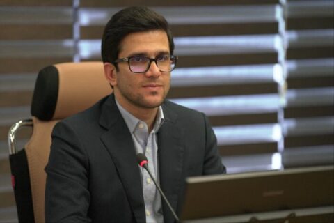 به گزارش نفت جنوب به نقل از تسنیم، محمدصادق عظیمی‌فر، مدیرعامل شرکت ملی پالایش و پخش فرآورده‌های نفتی ایران، با بیان اینکه افزایش کارآمدی، چابکی سازمان و ارتقای نظام تصمیم‌گیری از اهداف اصلی این بازطراحی است، اظهارکرد: در ساختار جدید، خطوط گزارش‌دهی مستقیم به مدیرعامل کاهش می‌یابد و با تفویض اختیار هدفمند، نقش و جایگاه سطوح مدیریتی میانی تقویت خواهد شد.