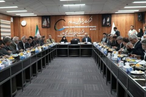 به گزارش نفت جنوب به نقل از ایرنا، حسن عباس‌زاده روز پنجشنبه در حاشیه بازدید از شرکت پتروشیمی بندر امام خمینی(ره) در جمع خبرنگاران با ابراز خرسندی از حضور در بزرگترین مجتمع پتروشیمی کشور به همراه نمایندگان مجلس شورای اسلامی، از تحول بزرگ این پتروشیمی بندر امام خبر داد.