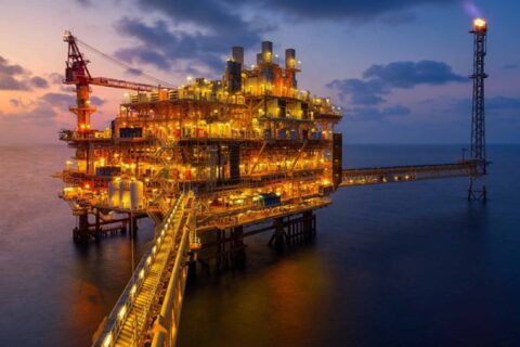 به گزارش نفت جنوب به نقل از تسنیم، بر اساس پیشبینیهای لایحه بودجه، دولت سهم جداگانهای از درآمدهای نفتی را برای تقویت پروژههای بالادستی در نظر گرفته است. این سهم به پروژههایی اختصاص مییابد که از اهمیت بالایی برای افزایش ظرفیت تولید نفت و گاز کشور برخوردارند.