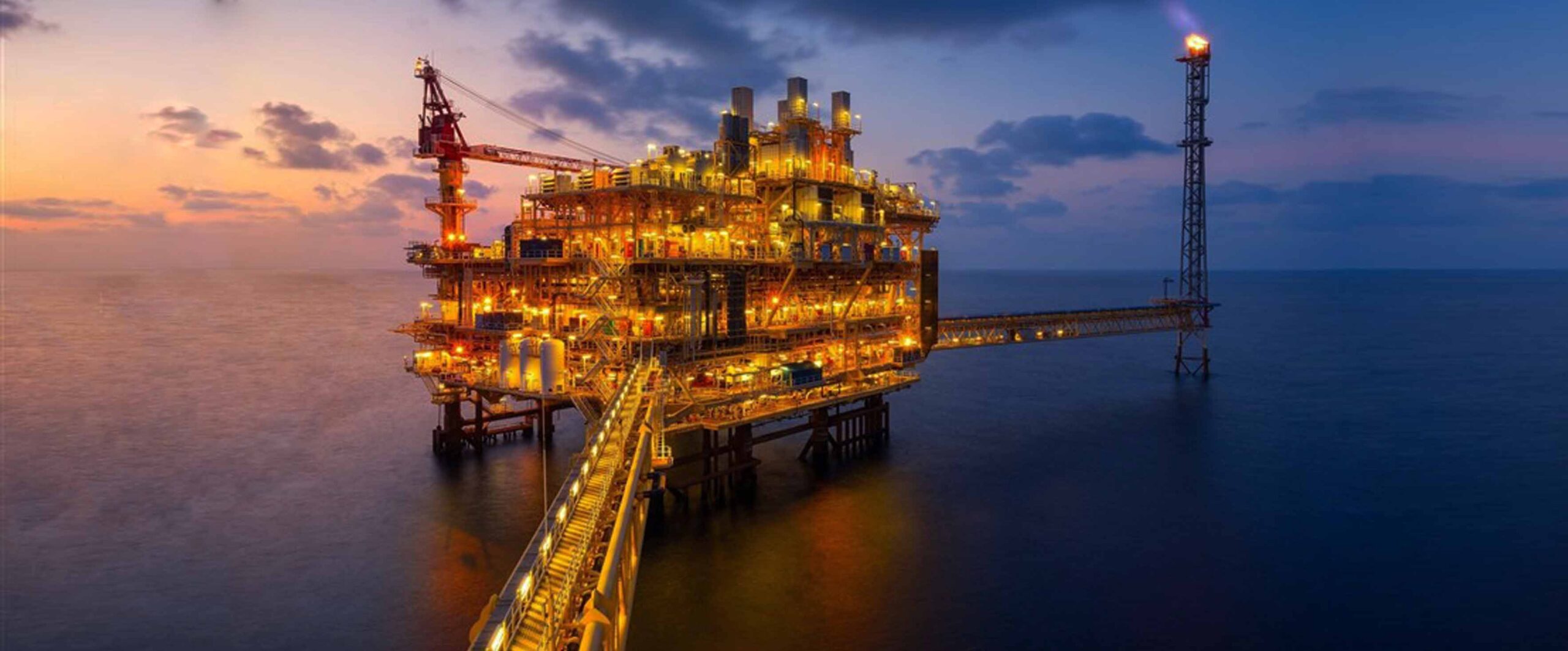 به گزارش نفت جنوب به نقل از تسنیم، بر اساس پیش‌بینی‌های لایحه بودجه، دولت سهم جداگانه‌ای از درآمدهای نفتی را برای تقویت پروژه‌های بالادستی در نظر گرفته است. این سهم به پروژه‌هایی اختصاص می‌یابد که از اهمیت بالایی برای افزایش ظرفیت تولید نفت و گاز کشور برخوردارند.