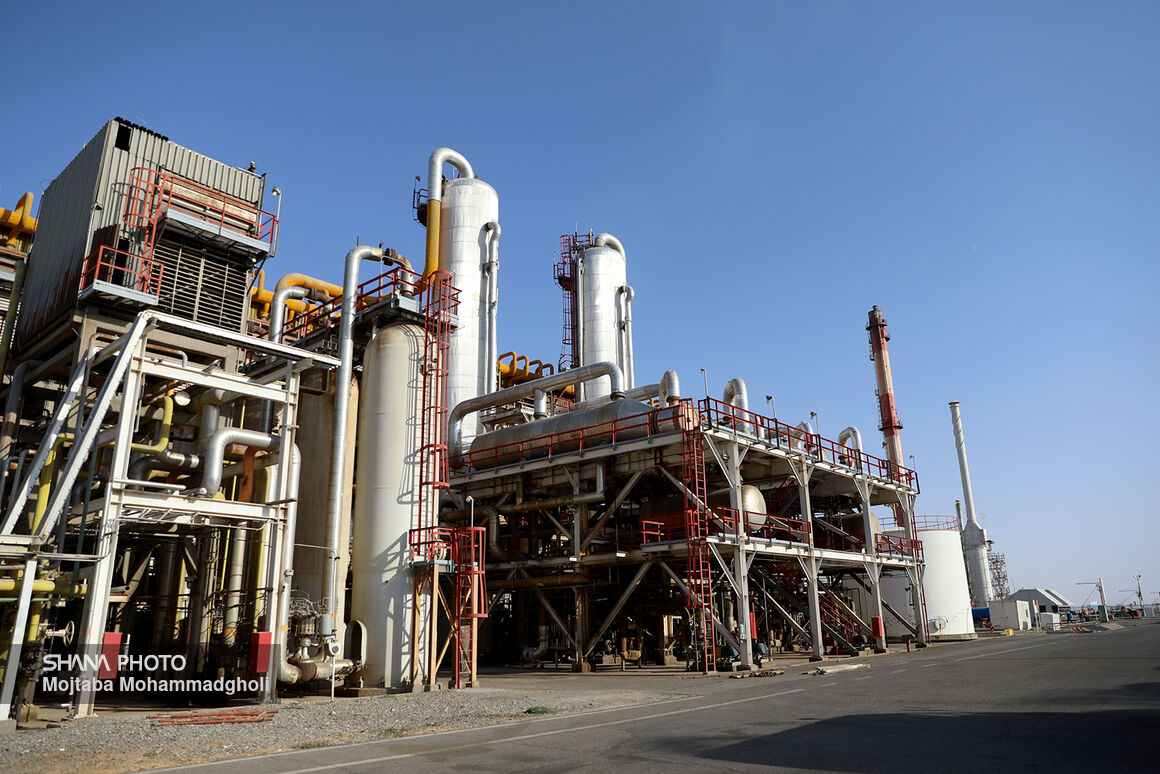 به گزارش نفت جنوب به نقل از شرکت ملی گاز ایران، یحیی فیضی با اشاره به اینکه کارکنان پالایشگاه گاز شهید هاشمی‌نژاد با تلاش شبانه‌روزی در آمادگی کامل برای خدمت‌رسانی به هموطنان هستند، گفت: طبق برنامه، تولید و ارسال گاز در این پالایشگاه به‌صورت پایدار ادامه دارد و تمام واحدهای عملیاتی، فرآیندی و پشتیبانی پالایشگاه در این روزهای سرد سال در حالت آماده‌باش قرار دارند تا فرآیند تولید و ارسال گاز به خطوط سراسری بدون وقفه ادامه یابد.