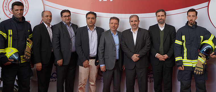 به گزارش نفت جنوب به نقل از روابط عمومی شرکت عملیات غیرصنعتی پازارگاد؛در آیین افتتاحیه هفتمین نمایشگاه تخصصی فناوری اطلاعات،حراست و HSE که با حضور مدیرعامل سازمان منطقه ویژه پارس، مدیرعامل شرکت عملیات غیرصنعتی پازارگاد ، مدیران صنایع مستقر در منطقه پارس و مقامات استان بوشهر برگزار گردید، جایزه دستاورد برتر صنعت نفت، گاز و پتروشیمی به مهندس علی امامی مدیر فناوری اطلاعات شرکت عملیات غیرصنعتی پازارگاد اهدا شد.