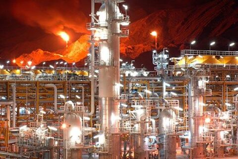 به گزارش نفت جنوب به نقل از شرکت مجتمع گاز پارس جنوبی، محمد شفیع موذنی با بیان اینکه بیش از ۱۳ میلیارد و ۷۹۸ میلیون مترمکعب استاندارد گاز شیرین در پالایشگاه سوم تولید و در ۹ ماه گذشته به شبکه سراسری تزریق شده است، اظهار کرد: این رقم، رکوردی تازه در عملکرد عملیاتی این پالایشگاه به‌شمار می‌رود.