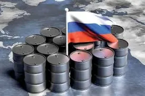 به گزارش نفت جنوب به نقل از ایسنا، پس از آن که پالایشگاه‌های چینی، به‌ویژه پالایشگاه‌های موسوم به «تی‌پات» در استان شاندونگ، در طول سه‌ ماهه چهارم ۲۰۲۵، به دلیل کمبود سهمیه‌های مجاز برای واردات، فرصت‌های خرید نفت خام را از دست دادند، دوباره به بازار بازگشته‌اند و به دنبال خریدهای ارزان هستند.