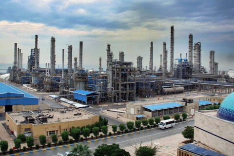 به گزارش نفت جنوب، بر اساس دادههای منتشرشده این شرکت، تولید کل پتروشیمی نوری در آذرماه ۱۴۰۴ با رشد ۲۵ درصدی نسبت به آذرماه سال ۱۴۰۳ از ۳۴۵ هزار تن به ۴۳۱ هزار تن افزایش یافته است. همچنین تولید تجمعی ۹ ماهه سال ۱۴۰۴ با دستیابی به ۳ میلیون و ۸۵۳ هزار تن در مقایسه با ۳ میلیون و ۵۷۵ هزار تن سال گذشته، رشد ۸ درصدی را نشان میدهد.