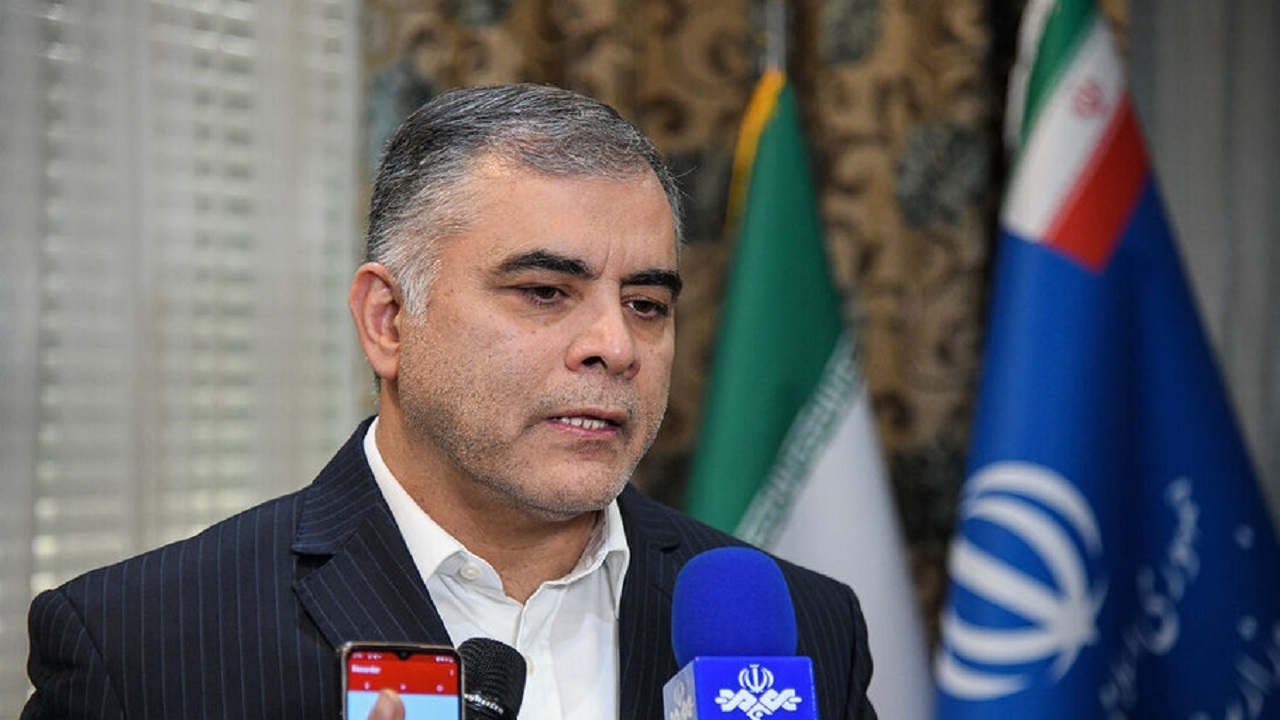 به گزارش نفت جنوب به نقل از وزارت نفت، محسن پاک‌نژاد با اشاره به اقدام‌های وزارت نفت در تقویت زیرساخت‌های شبکه انتقال گاز اظهار کرد: با تلاش کارکنان صنعت نفت به‌ویژه شرکت ملی گاز ایران و با اتکا بر توانمندی‌های پیمانکاران و بهره‌گیری از تجهیزات و کالای ساخت داخل، تا پایان امسال احداث و راه‌اندازی بیش از هزار کیلومتر خط لوله انتقال گاز هدف‌گذاری شده است.