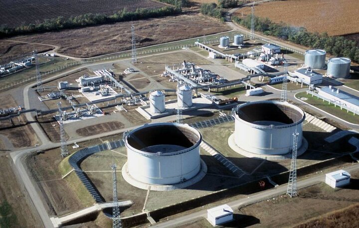 به گزارش نفت جنوب به نقل از خبرگزاری رویترز، کنسرسیوم خط لوله خزر (CPC) روز دوشنبه (دهم آذر) اعلام کرد: پس از توقف بارگیری نفت خام از گوی شناور شماره ۲ این شرکت در پایانه نوورسیسک روسیه واقع در دریای سیاه بر اثر حمله پهپادی اوکراین، اکنون بارگیری نفت خام از گوی شناور شماره یک از سر گرفته شد.