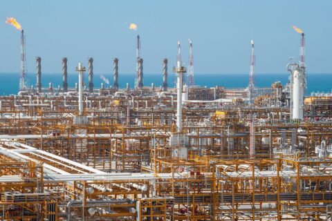 به گزارش نفت جنوب به نقل از وزارت نفت، حسن عباسزاده در جریان بازدید از مجتمع پتروشیمی آبادان اظهار کرد: احیای تولید در این واحد صنعتی که نیاز صنایع پاییندستی است و در مسیر ارزشآفرینی و رونق تولید نقش ایفا میکند، باید با جدیت پیگیری شود.