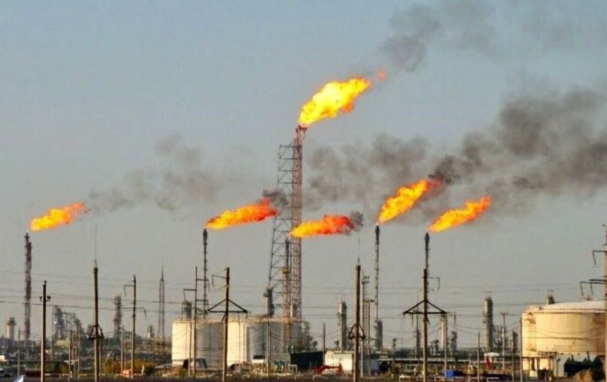 به گزارش نفت جنوب به نقل از شرکت ملی مناطق نفت‌خیز جنوب، رامین حاتمی در بازدید از تأسیسات عملیاتی رگ‌سفید یک، هدف از این بازدید را قدردانی از تلاش همکاران، بررسی عملکردها، برنامه‌ها و شناسایی و رفع چالش‌های پیش روی تولید دانست و اظهار کرد: نقطه قوت و سرمایه اصلی ما در شرکت‌های بهره‌بردار ازجمله نفت و گاز آغاجاری، نیروی انسانی کارآزموده، متخصص و متعهد است و ضرورت دارد با تغییر رویکردها و اصلاح روش‌های اجرایی، شرایط انجام کار برای این نیروها تسهیل شود.