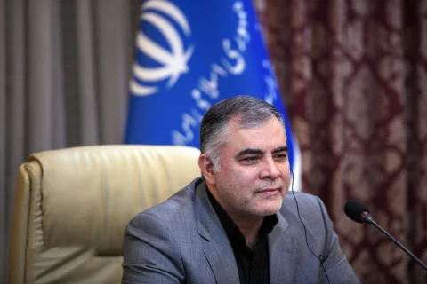 به گزارش نفت جنوب به نقل ازایسنا، محسن پاک‌نژاد - وزیر نفت - از آغاز عرضه بنزین سوپر وارداتی از امروز (۴ دی ماه ) خبر داد و گفت: این سوخت در فاز نخست از طریق ۵ خودروی سیار عرضه می‌شود و به‌صورت آزمایشی در حال سنجش بازار است. با توجه به اینکه واردات توسط بخش خصوصی و غیردولتی انجام می‌شود، هدف این مرحله بررسی میزان استقبال مصرف‌کنندگان نسبت به قیمت تمام‌شده است.