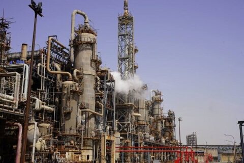 به گزارش نفت جنوب؛ معامله‌گرانی که دنبال شکار فرصت‌های سودآور در عرضه‌های اولیه می‌گردند، نماد «اروند» را به طور جدی زیر نظر گرفته‌اند چراکه این شرکت به عنوان ستون فقرات تولید کلر و پی‌وی‌سی در ایران، وزنه سنگینی برای پرتفوی سهامداران محسوب می‌شود.