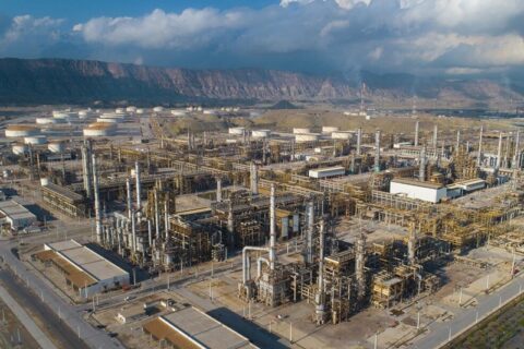 به گزارش نفت جنوب به نقل از تسنیم، سردار سرتیپ پاسدار عبدالرضا عابد، فرمانده قرارگاه سازندگی خاتم الانبیا(ص) در جمع خبرنگاران اظهار داشت: سالگرد تاسیس قرارگاه را تبریک عرض میکنم و امیدوارم این قرارگاه رسالتی را که برعهده گرفته، به نحو احسنت انجام دهیم.