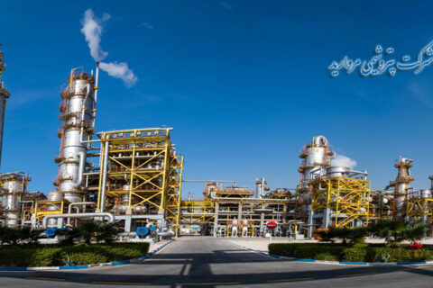 به گزارش نفت جنوب به نقل از روابط عمومی و امور فرهنگی پتروشیمی مروارید؛ درآمدهای عملیاتی شرکت با رشد ۳۱ درصدی از ۸۴,۷۰۰ میلیارد ریال در شش ماه سال گذشته به ۱۱۱,۴۶۰ میلیارد ریال در نیمه نخست سال جاری رسیده است. این افزایش، بیانگر پایداری تولید و مدیریت موفق در بازار فروش است.