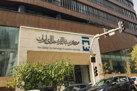 به گزارش نفت جنوب به نقل از تسنیم؛ مرکز مبادله ارزی اعلام کرد: هفتمین اوراق مرابحه ارزی مربوط به شرکت‌ پتروشیمی بندرامام به ارزش 70 میلیون دلار از روز سه شنبه 18 آذرماه سال جاری در مرکز مبادله ارز و طلای ایران عرضه می‌شود. این اوراق ارزی اولین نوع از اوراق ارزی است که فرایند عرضه آن با مشارکت بانک تجارت (به‌عنوان ضامن، عامل و متعهد پذیره‌نویس) انجام می‌شود. همچنین اوراق مرابحه ارزی شرکت پتروشیمی بندرامام اولین اوراق ارزی با ارز پایه «دلار» است که در مرکز مبادله ایران منتشر می شود.