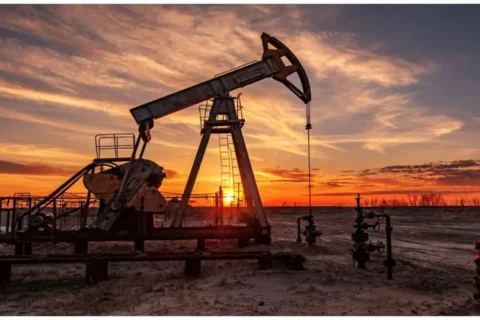 به گزارش نفت جنوب به نقل ازایسنا، منابع آگاه به بلومبرگ گفتند: بزرگترین مرکز ذخیره‌سازی نفت و نفتکش‌ها در بنادر ونزوئلا ممکن است ظرف ۱۰ روز پر شوند و این امر به محدودیت‌های تولید منجر خواهد شد.