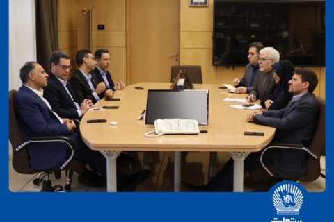 به گزارش نفت جنوب، دکتراخلاقی در این دیدار با تبریک روز هشتم دی ماه، که به نام روز صنعت پتروشیمی در تقویم کشورمان به ثبت رسیده است، همکاری بانک تجارت با فعالان صنعت نفت، گاز و پتروشیمی را افتخاری برای این بانک دانست و با اشاره به محصولات و خدمات نوین این بانک برای خدمت‌رسانی به مشتریان بزرگ گفت: بانک تجارت همواره در کنار بنگاه‌های تولیدی و صنعتی کشور بوده و مصمم است با ارائه راهکار‌های مالی متنوع زمینه توسعه فعالیت‌های اقتصادی و افزایش بهره‌وری را برای مشتریان خود فراهم آورد.