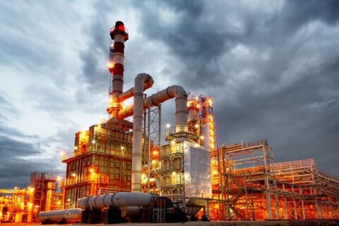 به گزارش نفت جنوب به نقل از وزارت نفت، حسن عباس‌زاده در نشست هم‌اندیشی وزیر نفت با فعالان صنعت پتروشیمی به مناسبت هشتم دی، روز صنعت پتروشیمی با تبریک اعیاد مبارک ماه رجب و ولادت مولای متقیان حضرت علی (ع) بیان کرد: معتقدیم حلقه ایجاد ارزش افزوده که مورد تأیید مقام معظم رهبری است در صنعت پتروشیمی محقق می‌شود.