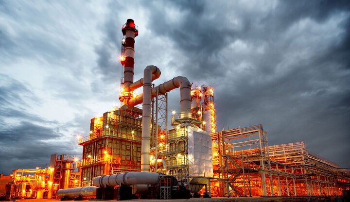 به گزارش نفت جنوب به نقل از وزارت نفت، حسن عباس‌زاده در نشست هم‌اندیشی وزیر نفت با فعالان صنعت پتروشیمی به مناسبت هشتم دی، روز صنعت پتروشیمی با تبریک اعیاد مبارک ماه رجب و ولادت مولای متقیان حضرت علی (ع) بیان کرد: معتقدیم حلقه ایجاد ارزش افزوده که مورد تأیید مقام معظم رهبری است در صنعت پتروشیمی محقق می‌شود.