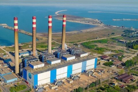 به گزارش نفت جنوب به نقل از روابط عمومی شرکت تولید برق نکا، وی محمدرضا عابدی با تأکید بر ضرورت فعال سازی ظرفیت‌های مشترک صنعت برق، گاز و پتروشیمی در راستای افزایش بهره‌وری انرژی گفت: در نشست مشترک با مدیر بهینه‌سازی مصرف انرژی شرکت ملی صنایع پتروشیمی ایران و مدیرعامل شرکت گاز استان مازندران در نیروگاه نکا، پروژه‌هایی برای صرفه‌جویی در مصرف انرژی و افزایش راندمان نیروگاه شناسایی شد که اجرای آن‌ها می‌تواند منجر به کاهش مصرف انرژی، ارتقای بهره‌وری، رفع محدودیت تولید برق و توسعه سرمایه‌گذاری در این بخش شود.