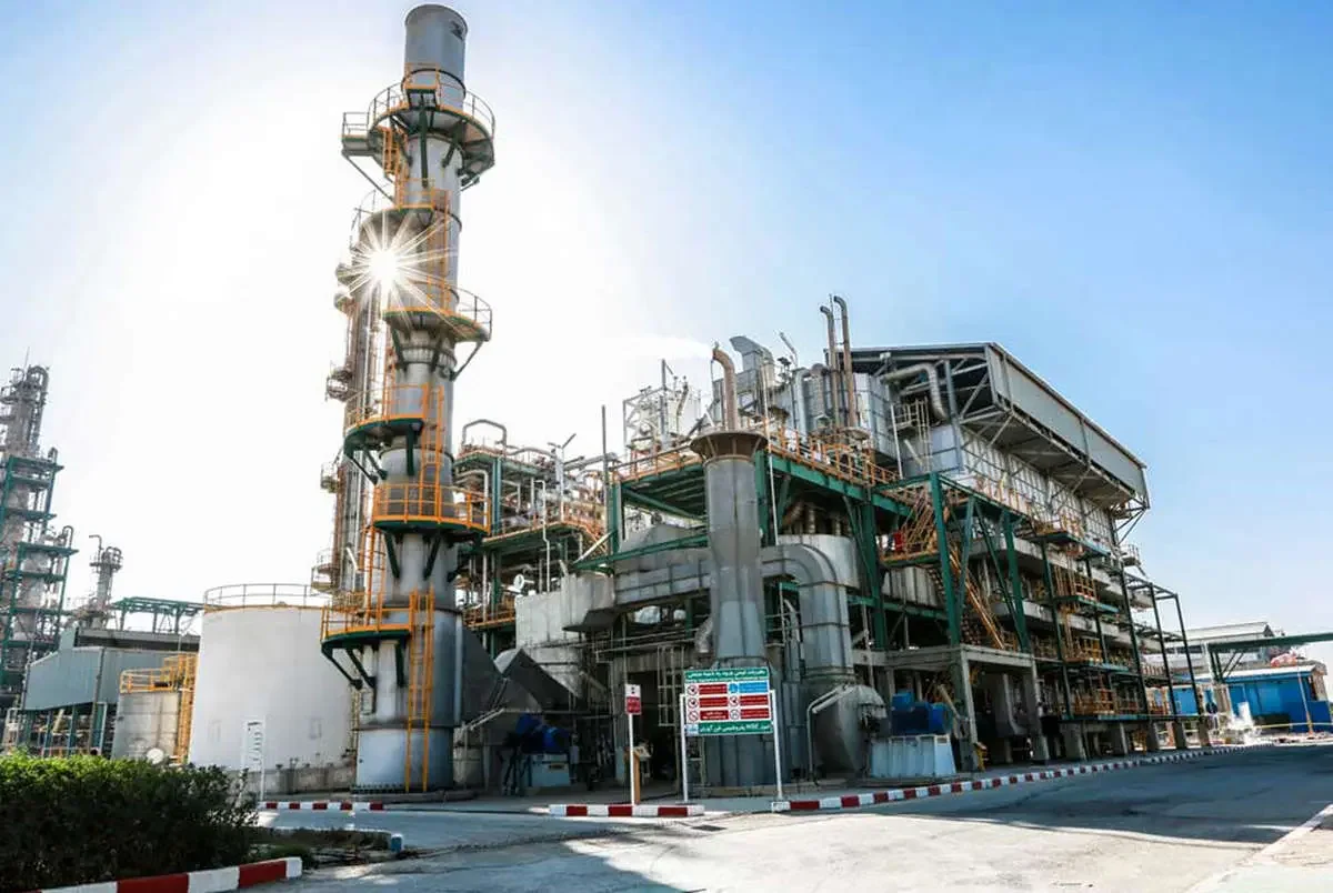 به گزارش نفت جنوب، حسن عباس‌زاده در نشست هم‌اندیشی وزیر نفت با فعالان صنعت پتروشیمی به مناسبت هشتم دی، روز صنعت پتروشیمی با تبریک اعیاد مبارک ماه رجب و ولادت مولای متقیان حضرت علی (ع) بیان کرد: معتقدیم حلقه ایجاد ارزش افزوده که مورد تأیید مقام معظم رهبری است در صنعت پتروشیمی محقق می‌شود.