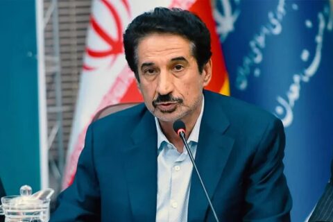 به گزارش نفت جنوب به نقل از مهر، احمد مهدوی ابهری دبیرکل انجمن صنفی کارفرمایی صنعت پتروشیمی ایران ط در رابطه با عرضه ارز در تالار دوم گفت: با توجه به تصمیمات دولت و بانک مرکزی تمامی پتروشیمی‌های کشور از امروز ساعت ۱۴ ارز خود را در تالار دوم به صورت گسترده عرضه می‌کنند.